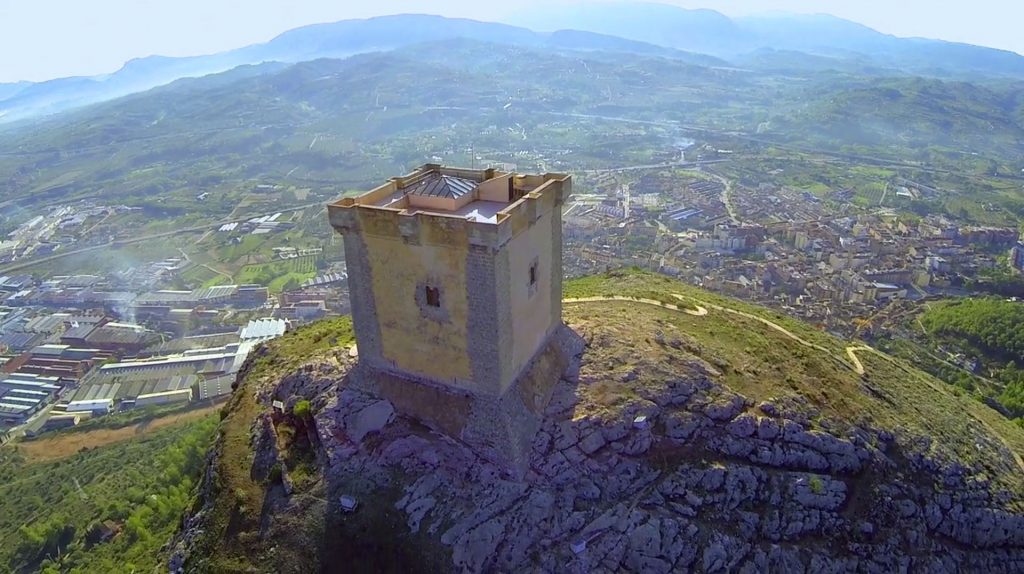 Vista aérea de la torre del castillo de Cocentaina